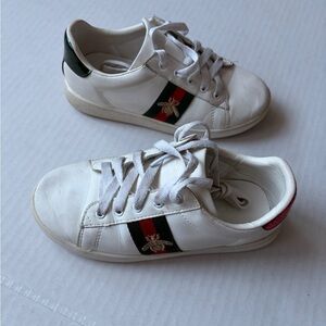 Gucci Kids Shoes White  with Green and Red Accents